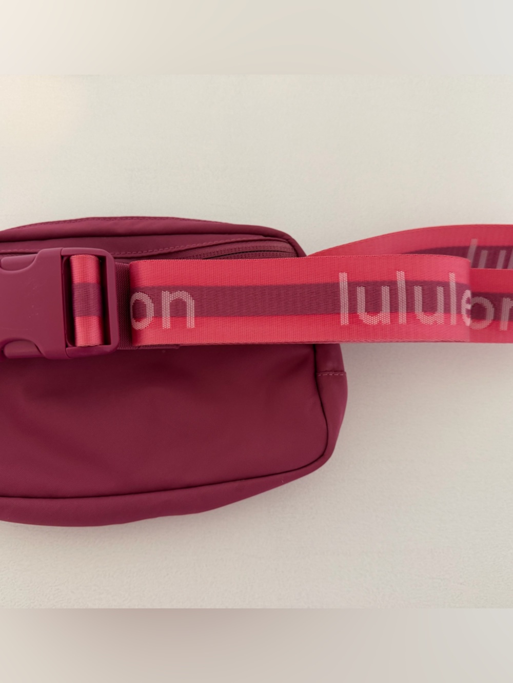 LuLuLemon Color Washed Mauve Sakura Pink White Everywhere Belt Bag 1L EUC - Picture 6 of 9